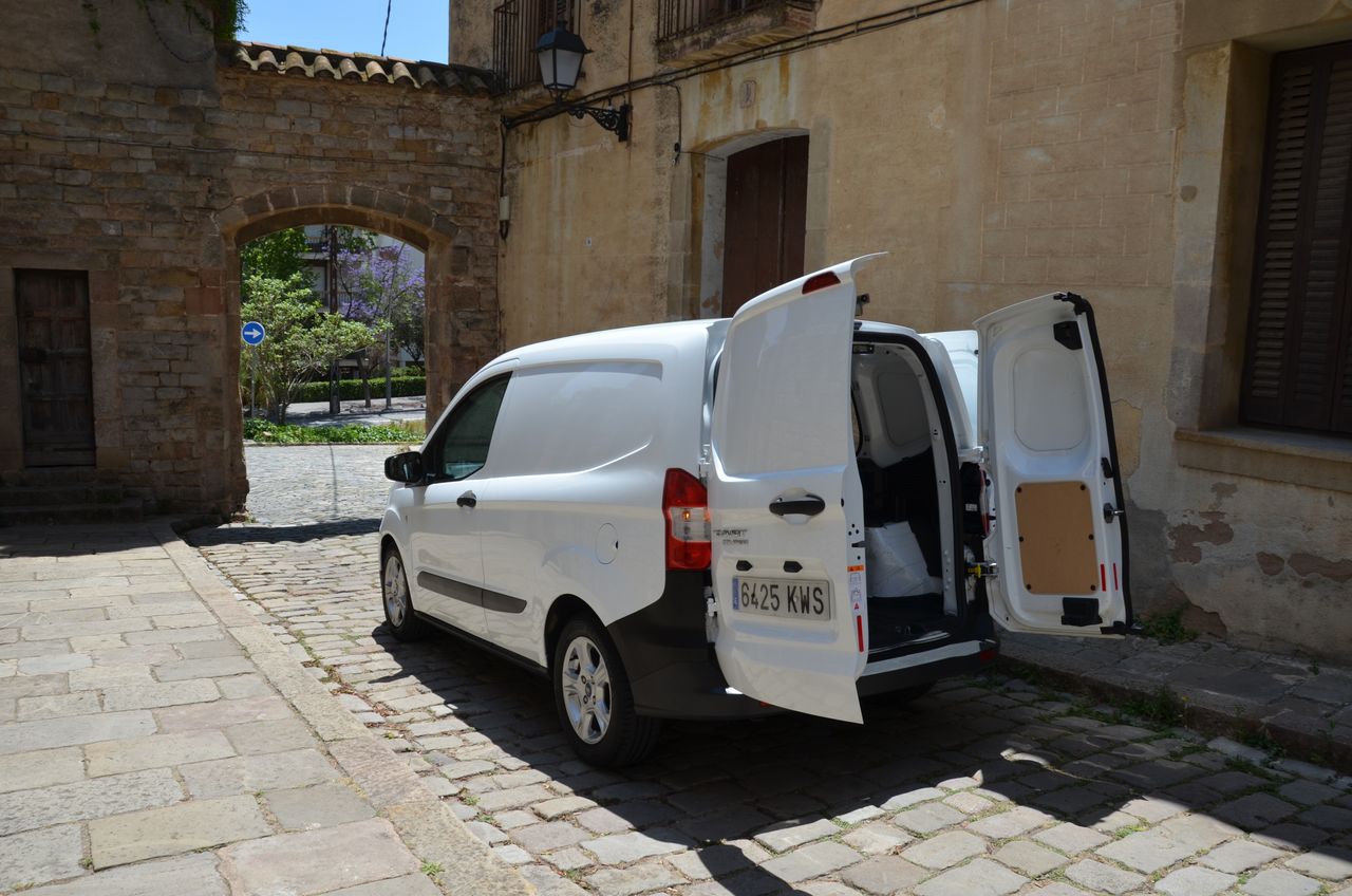 Foto Ford Transit  Courier 18
