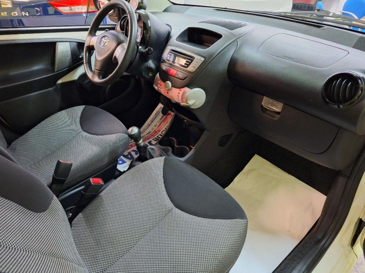 Foto Toyota Aygo 14