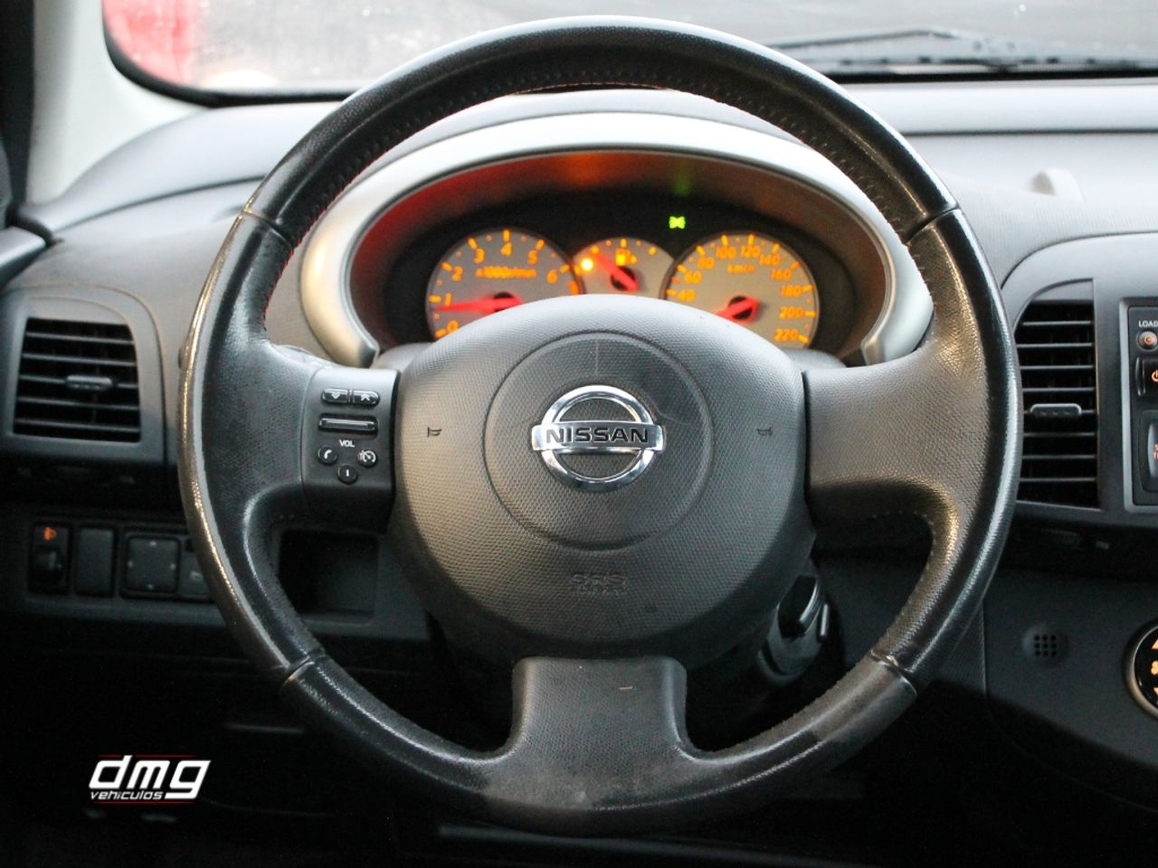 Foto Nissan Micra 12