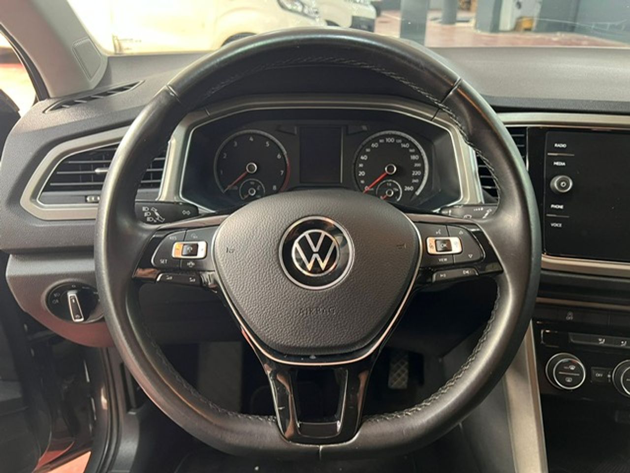 Foto Volkswagen T-Roc 19