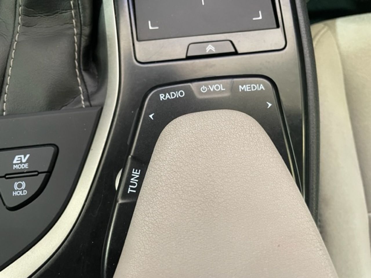 Foto Lexus UX 42