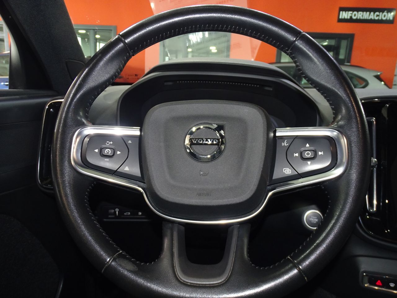 Foto Volvo XC40 12