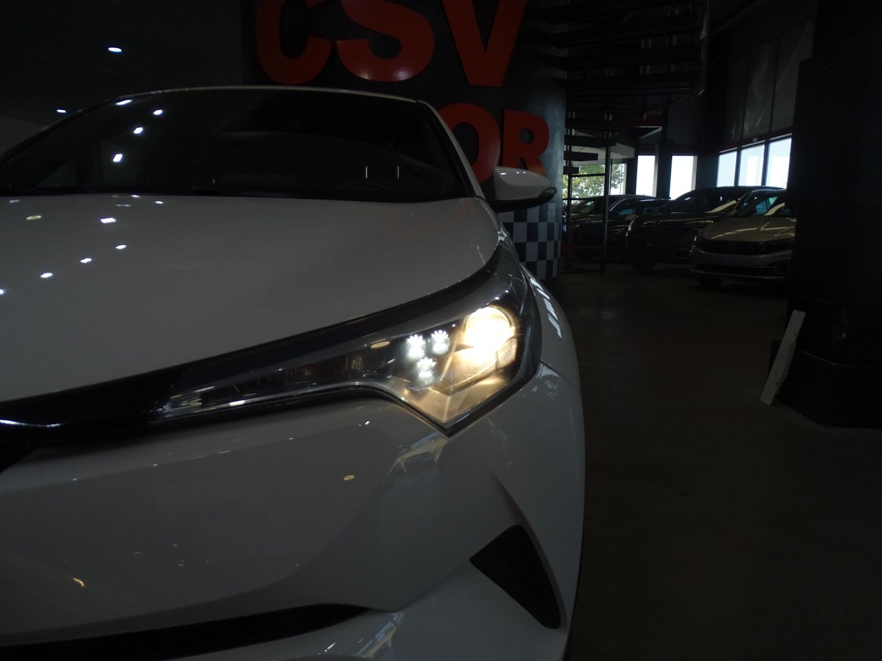 Foto Toyota C-HR 18