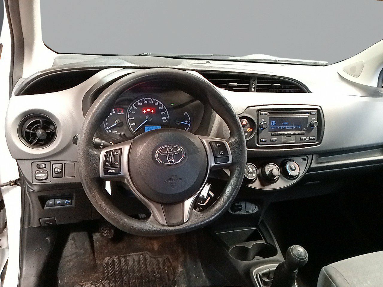 Foto Toyota Yaris 16