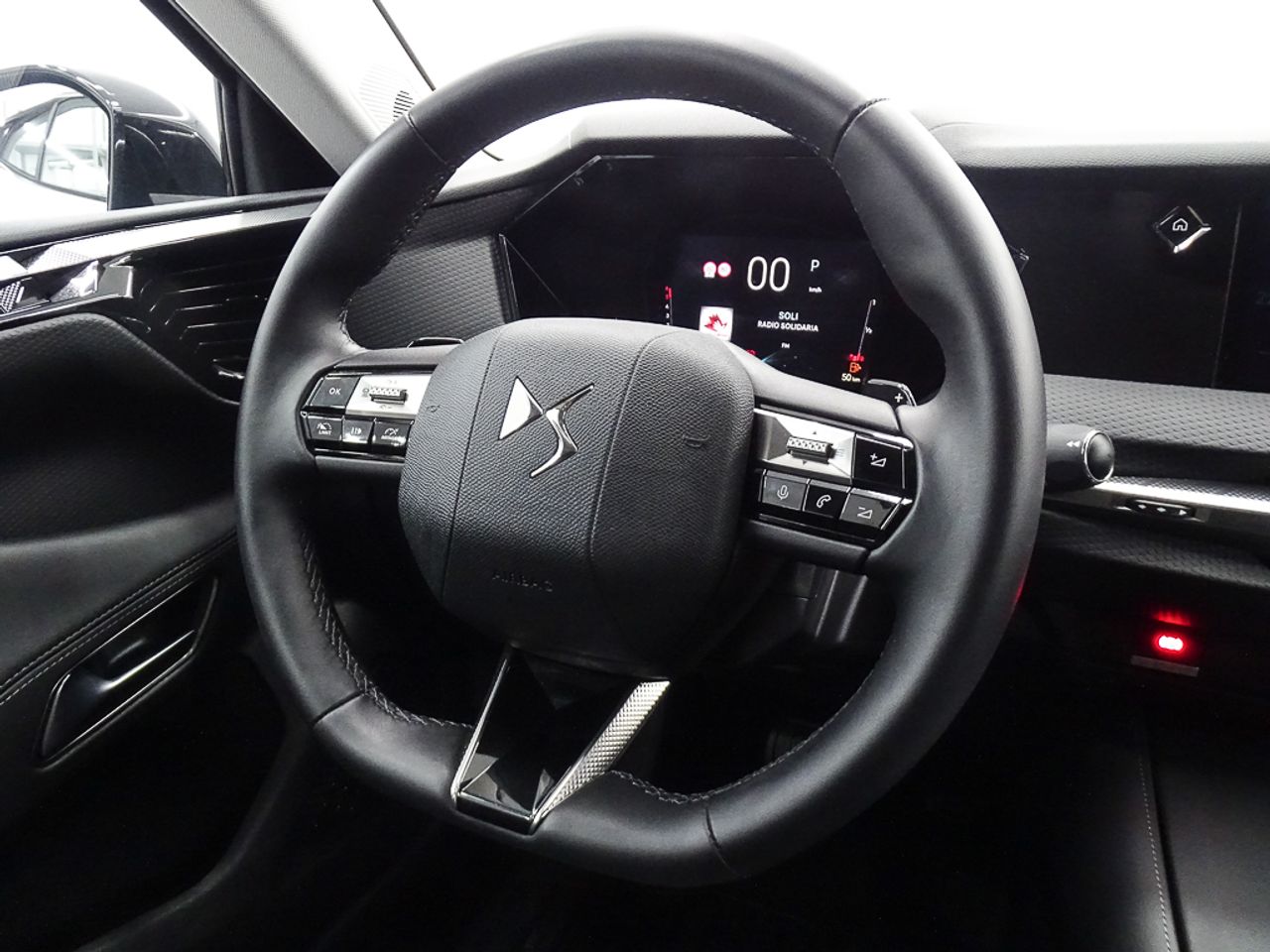 Foto DS Automobiles DS 4 31