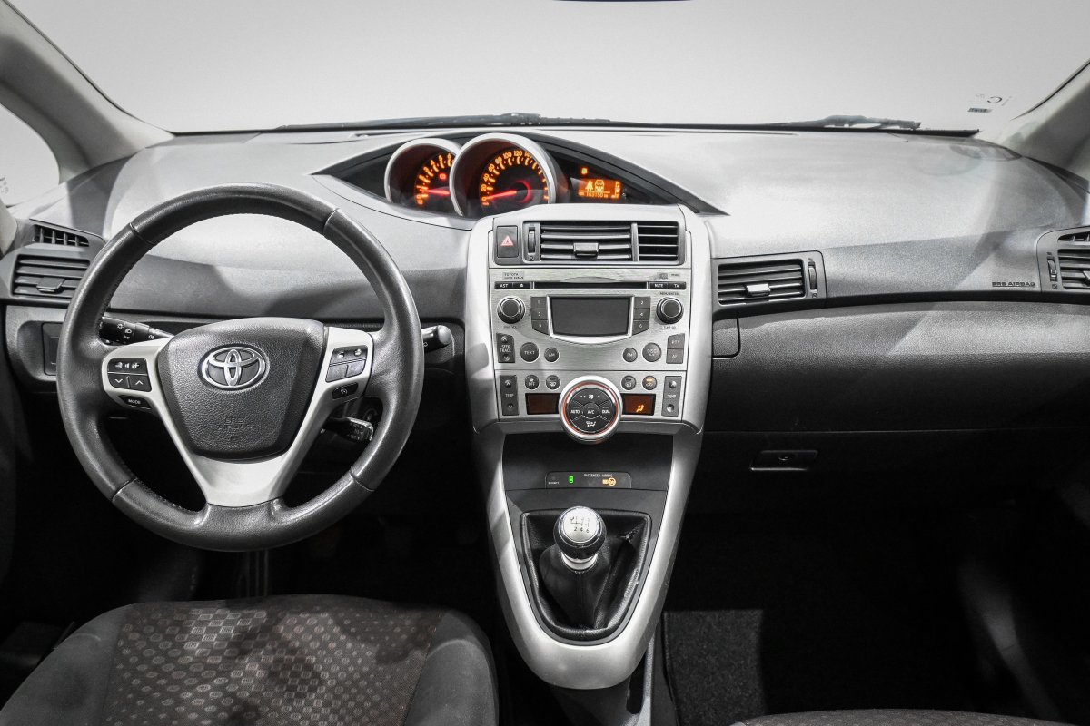 Foto Toyota Corolla Verso 17