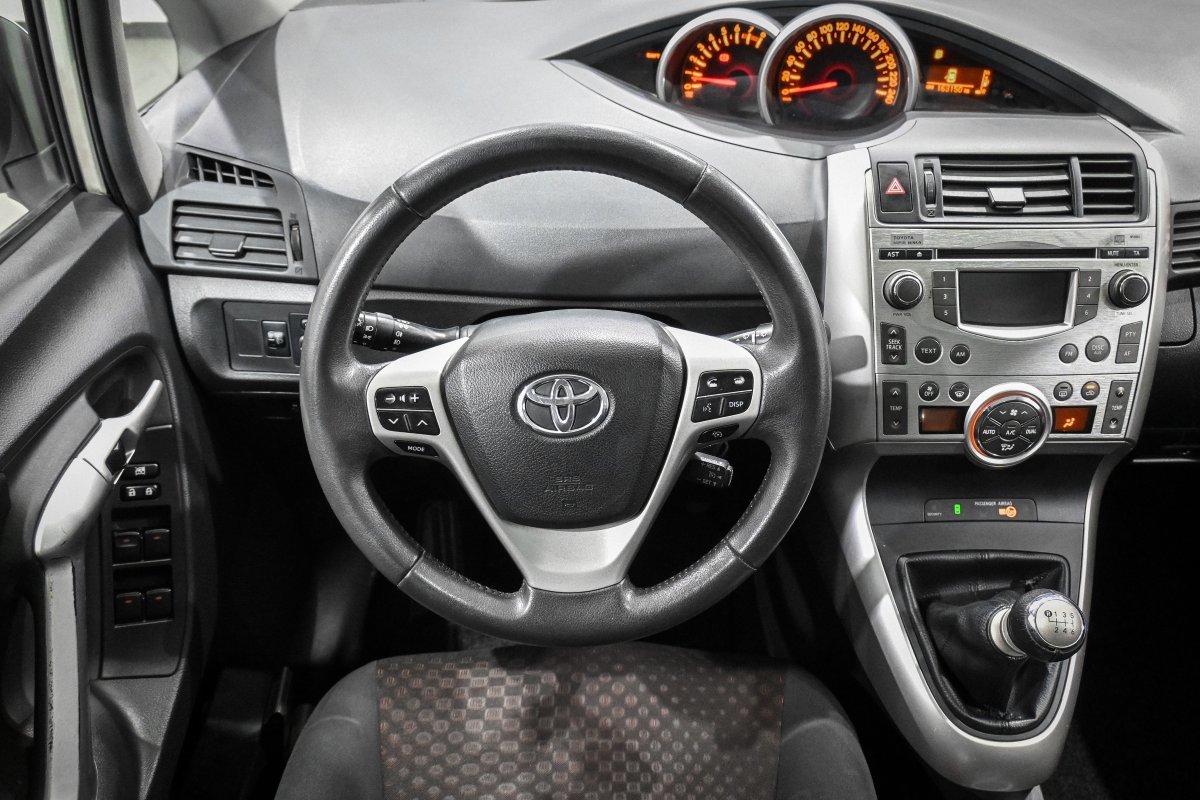 Foto Toyota Corolla Verso 18