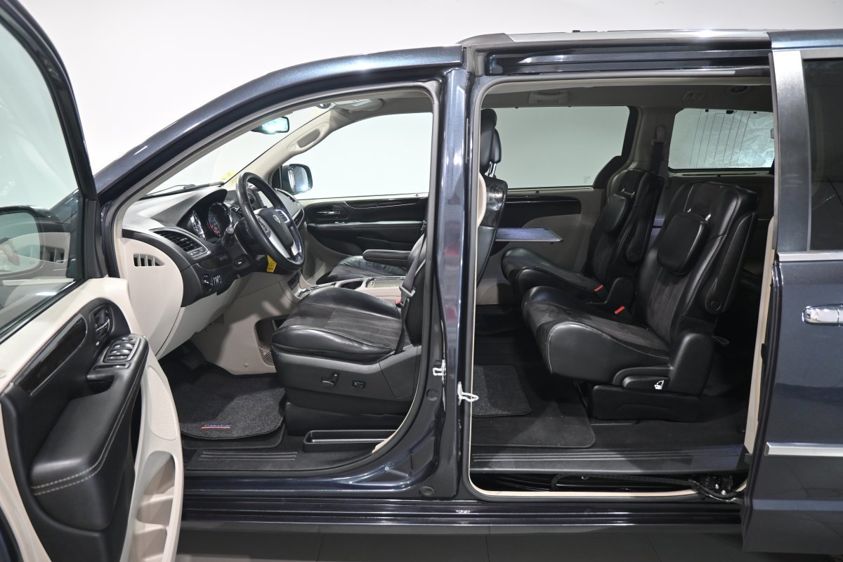 Foto Lancia Voyager 11