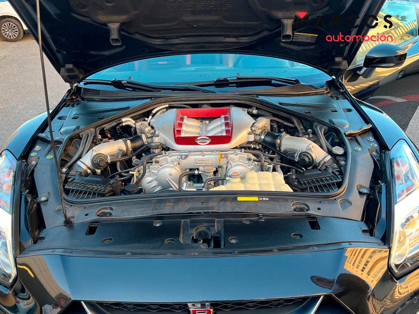 Foto Nissan GT-R 14
