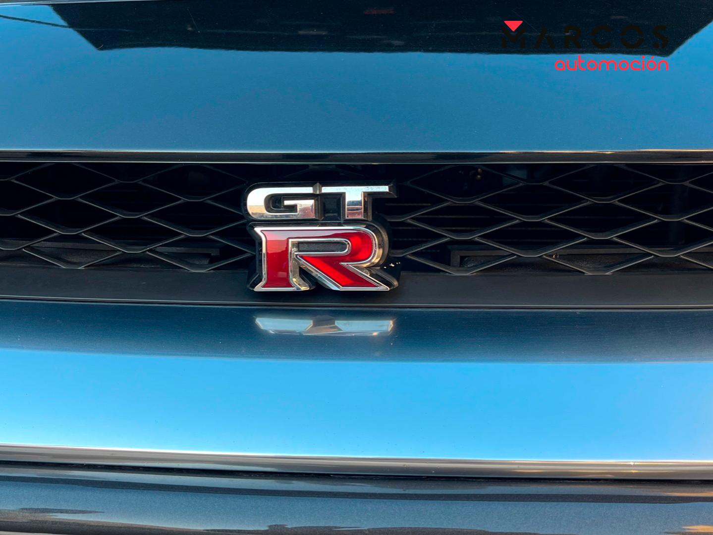 Foto Nissan GT-R 23