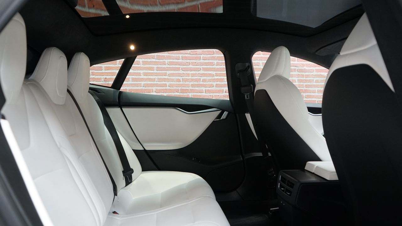 Foto Tesla Model  S 26