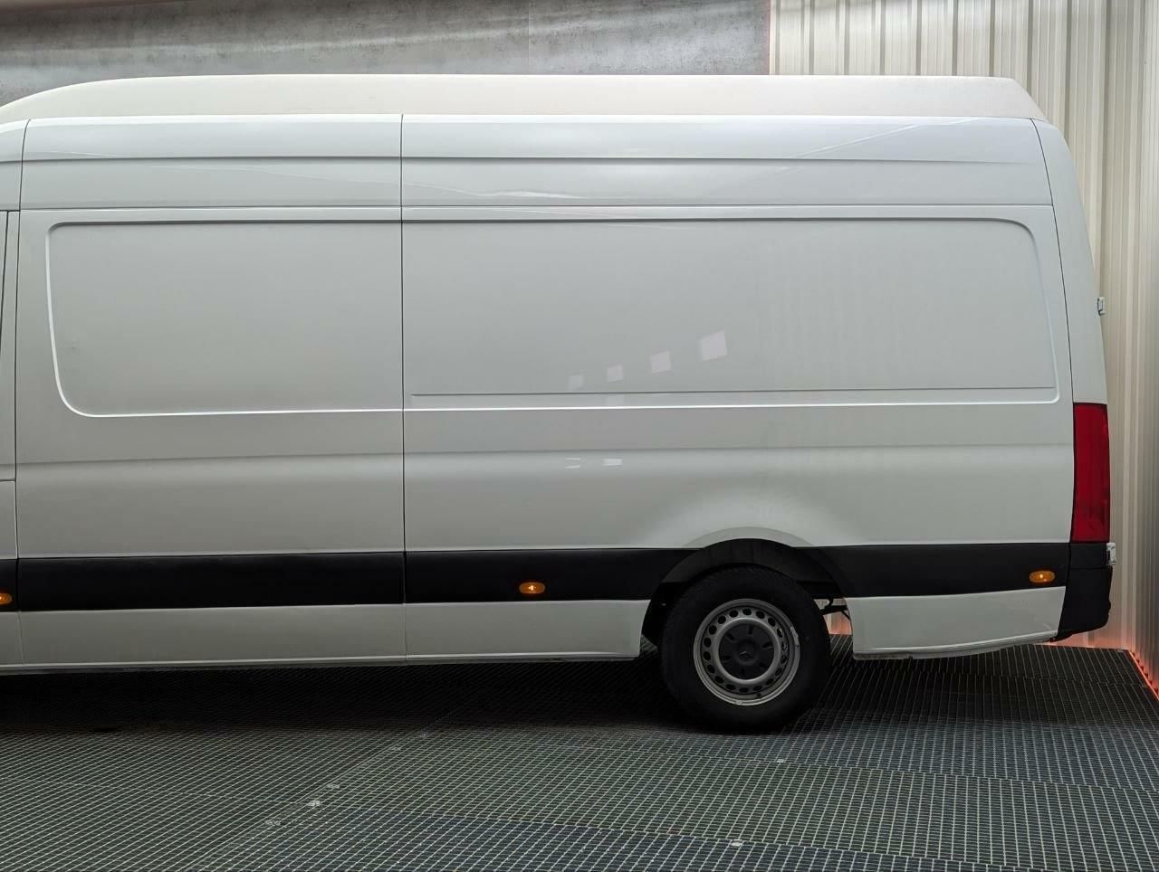 Foto Mercedes-Benz Sprinter 16