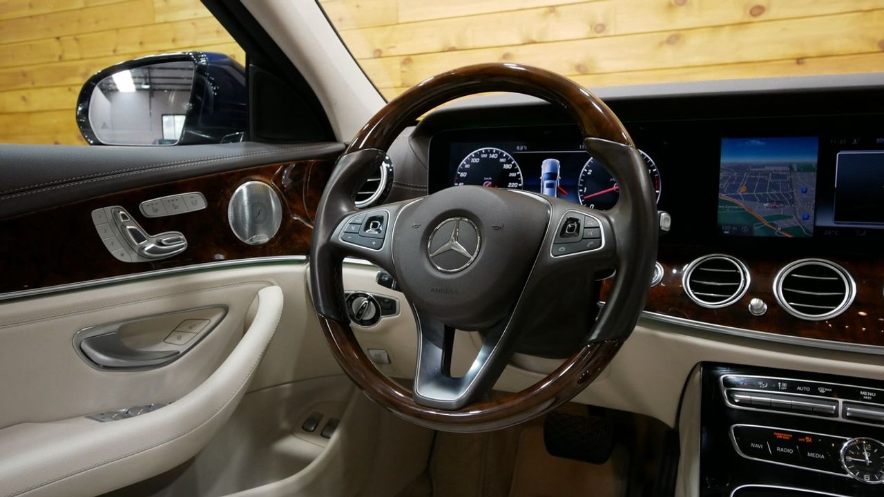 Foto Mercedes-Benz Clase E 32