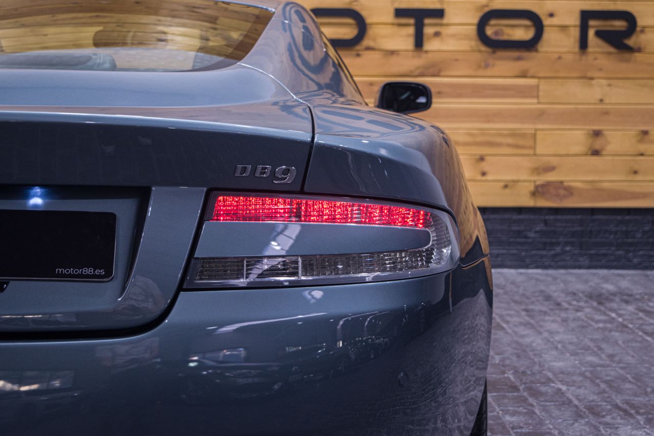 Foto Aston martin DB9 11