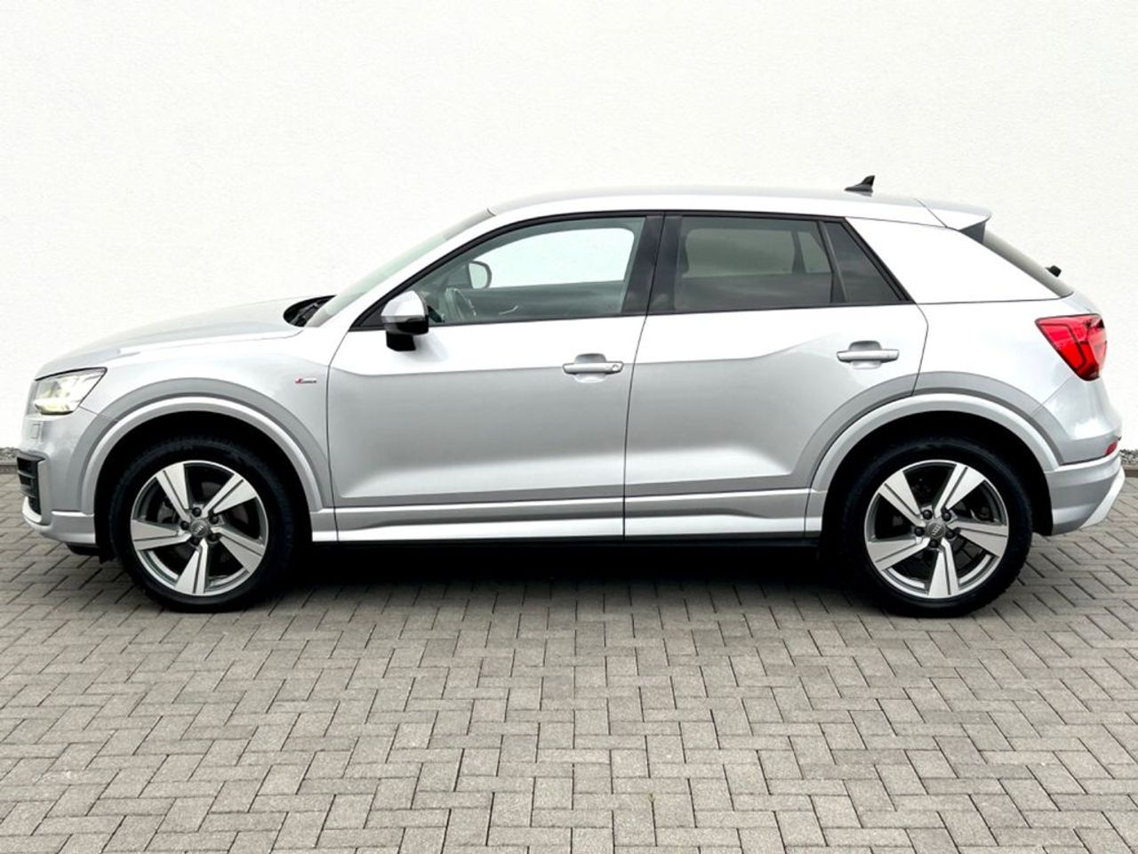 Foto Audi Q2 8