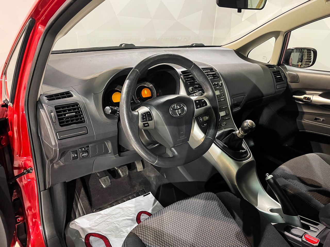 Foto Toyota Auris 15