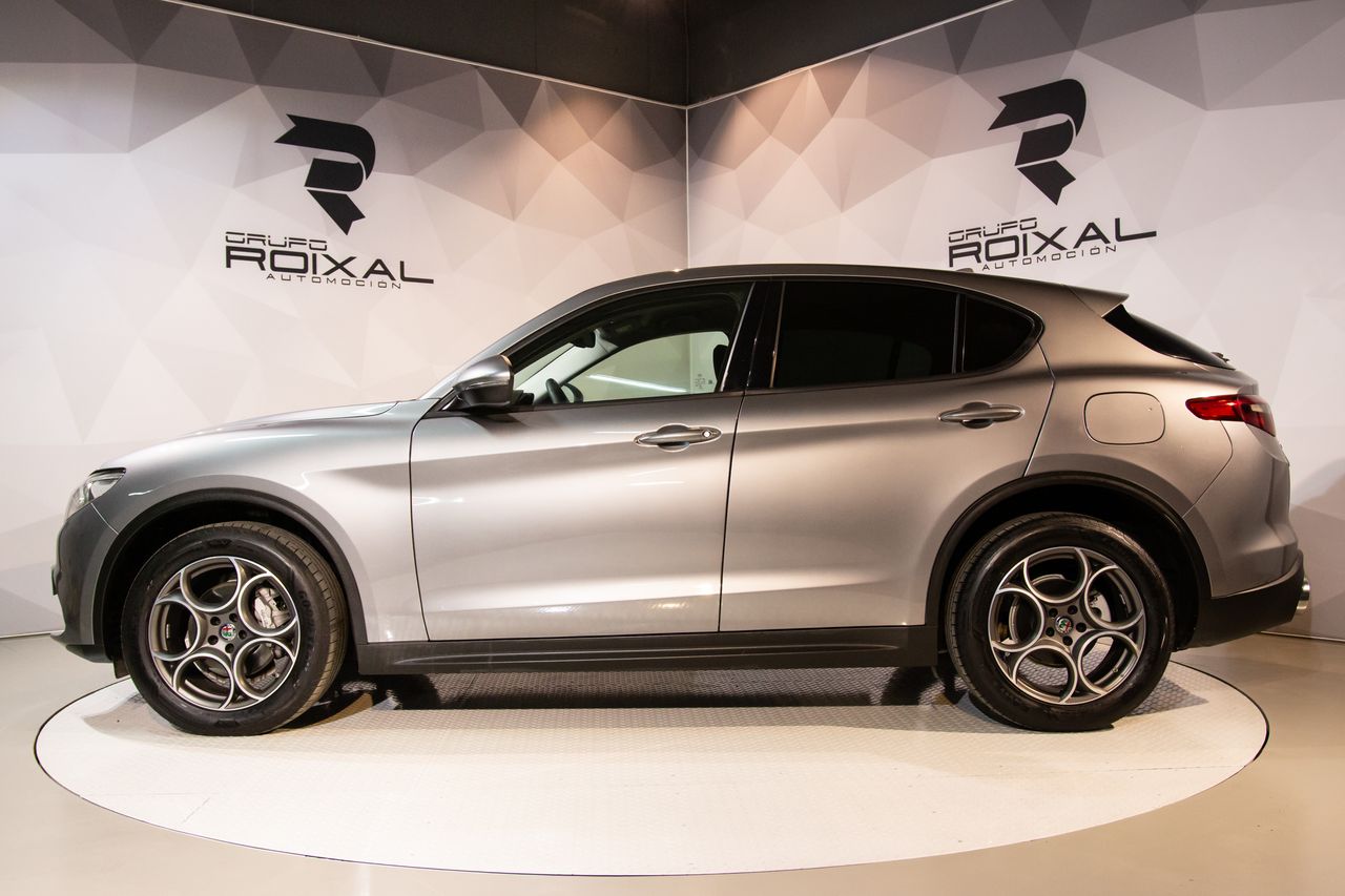 Foto Alfa Romeo Stelvio 2