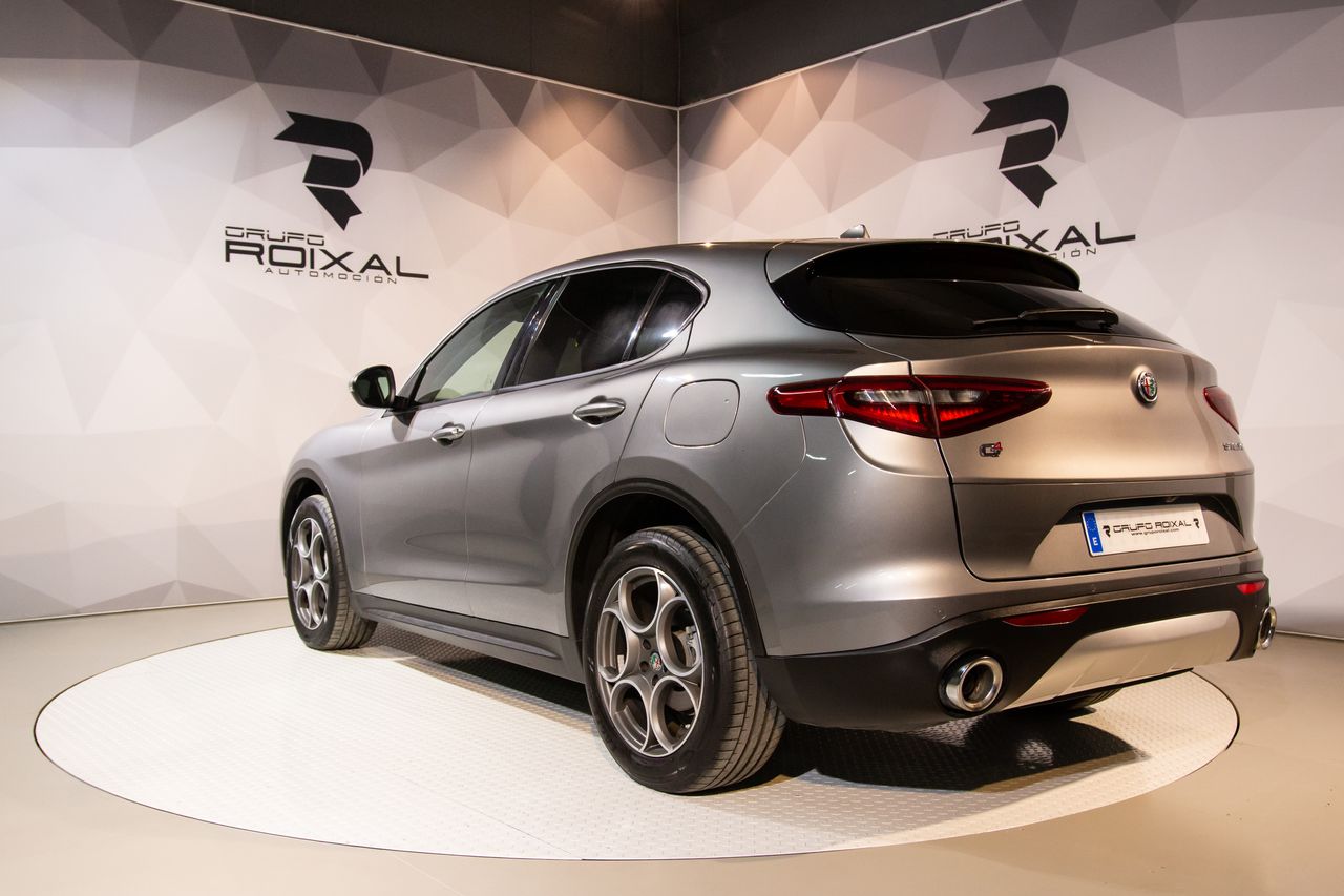 Foto Alfa Romeo Stelvio 3