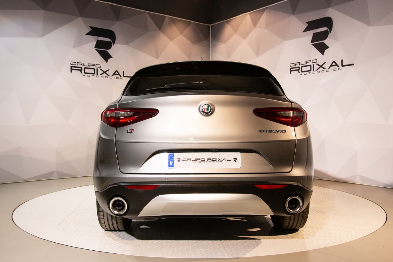 Foto Alfa Romeo Stelvio 4