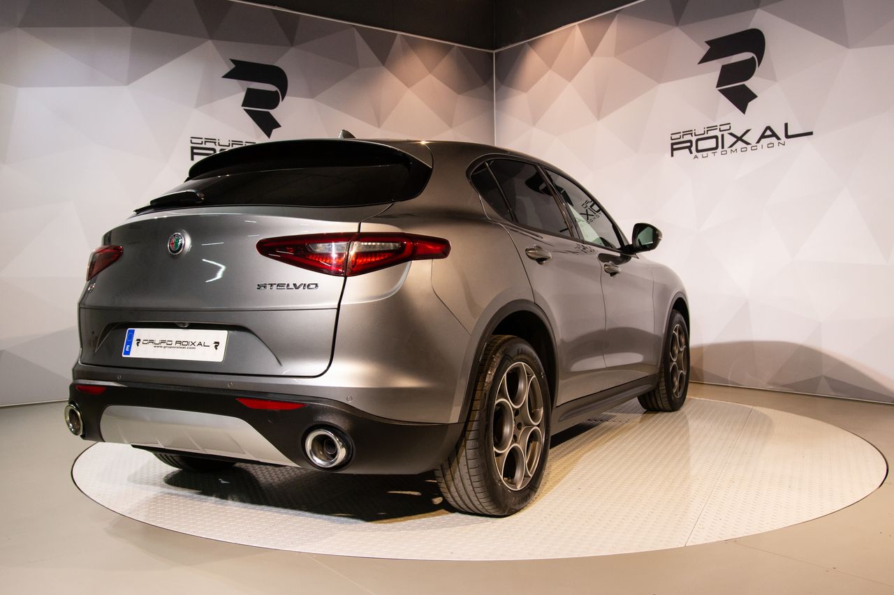 Foto Alfa Romeo Stelvio 5