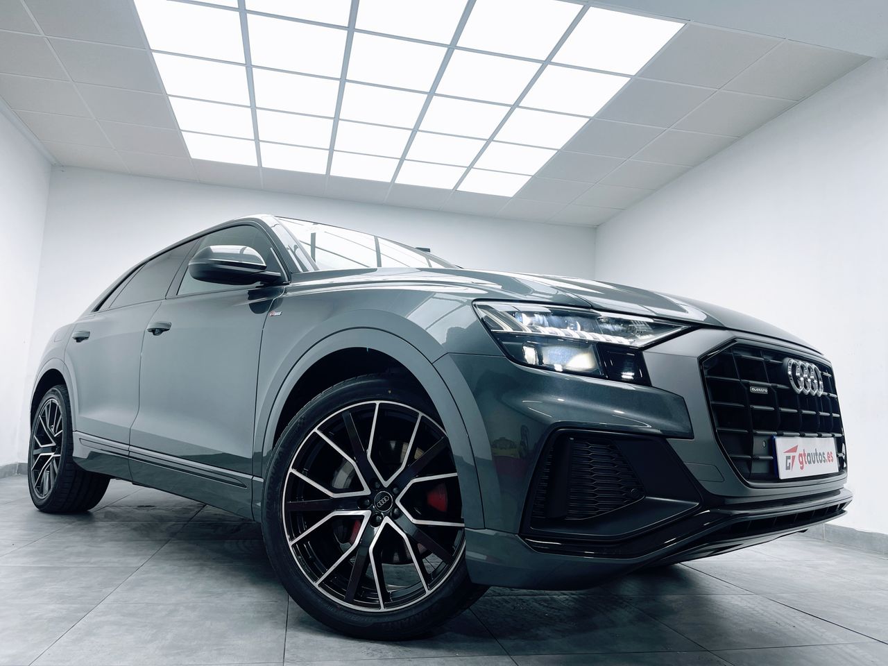 Foto Audi Q8 13