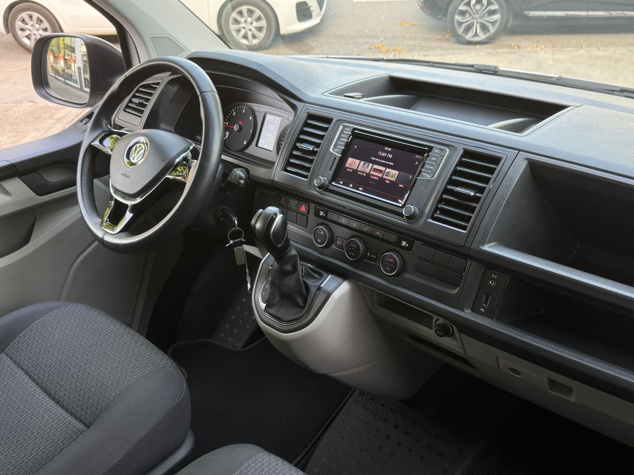 Foto Volkswagen Caravelle 18