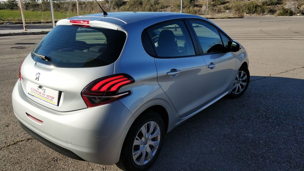 Foto Peugeot 208 14