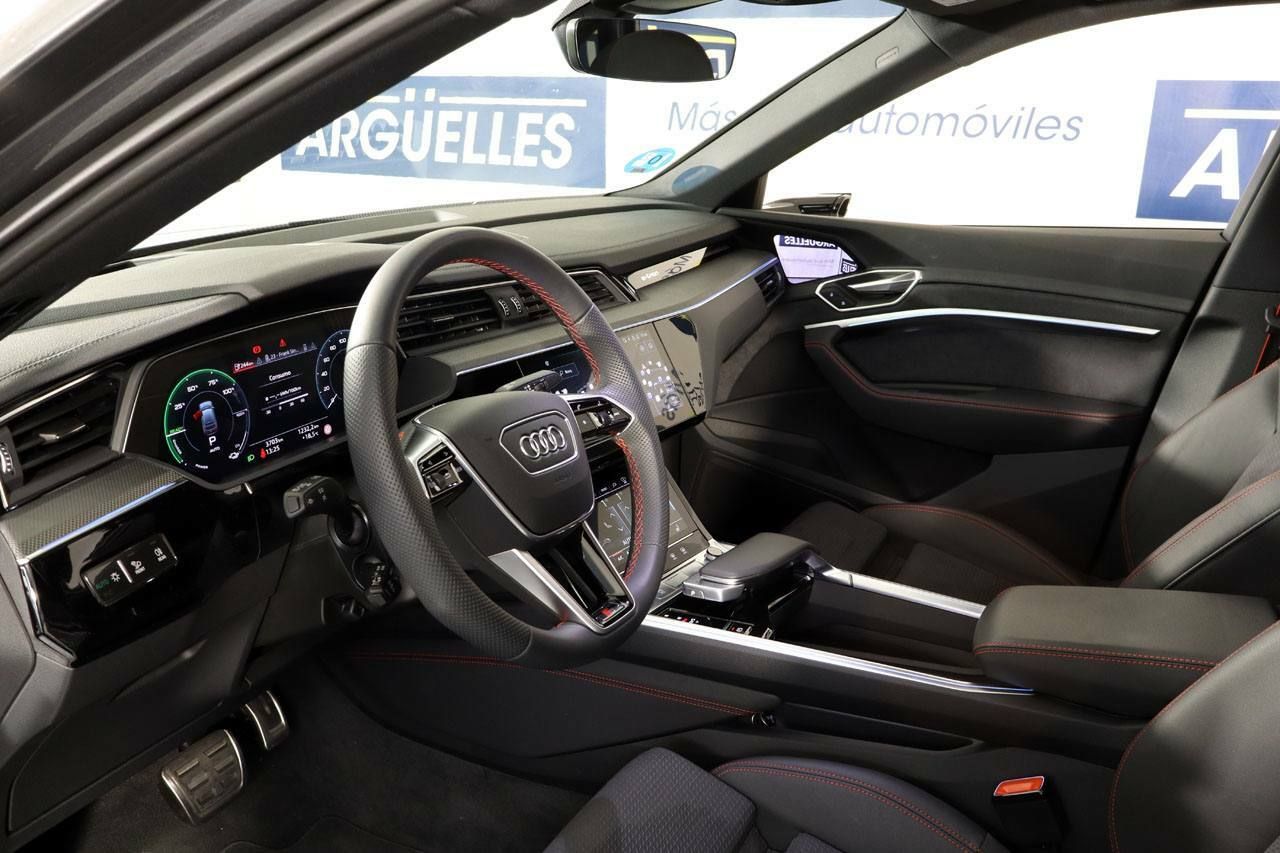 Foto Audi Q8 21