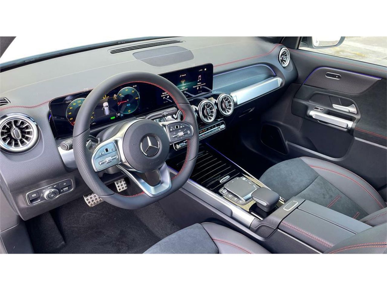 Foto Mercedes-Benz EQB 7