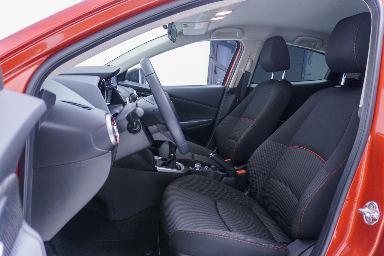 Foto Mazda Mazda2 16