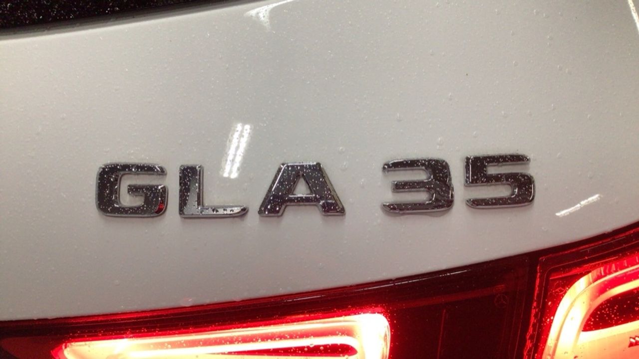 Foto Mercedes-Benz Clase GLA 12