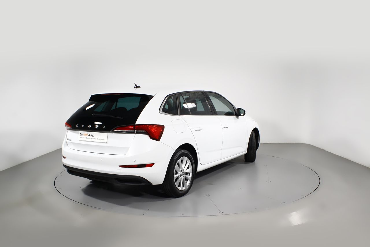 Foto Skoda Scala 13