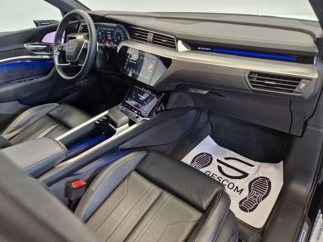 Foto Audi E-tron 30