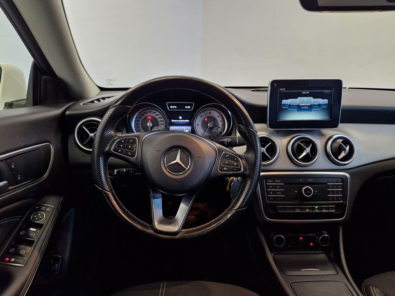Foto Mercedes-Benz Clase CLA 24