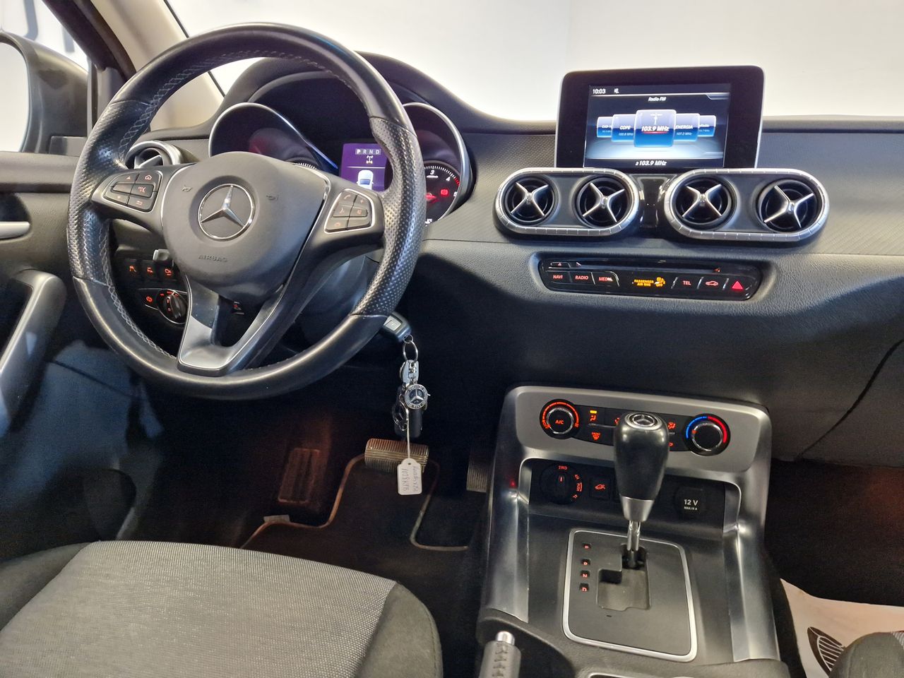 Foto Mercedes-Benz Clase X 40