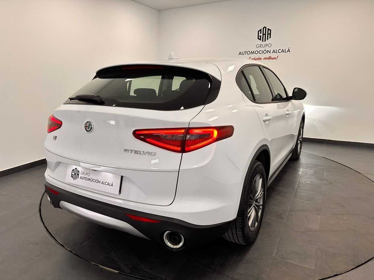 Foto Alfa Romeo Stelvio 5