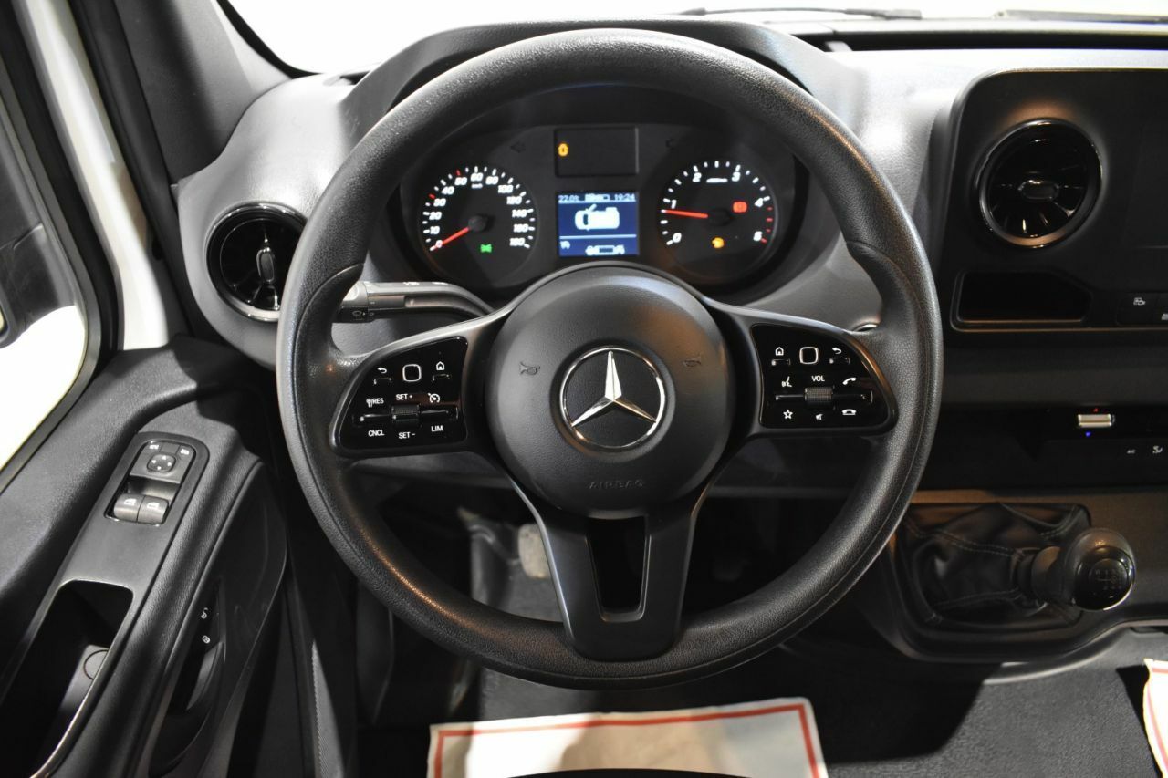 Foto Mercedes-Benz Sprinter 8