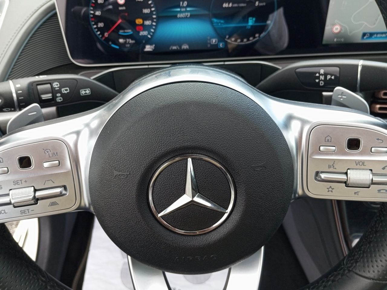 Foto Mercedes-Benz EQC 18
