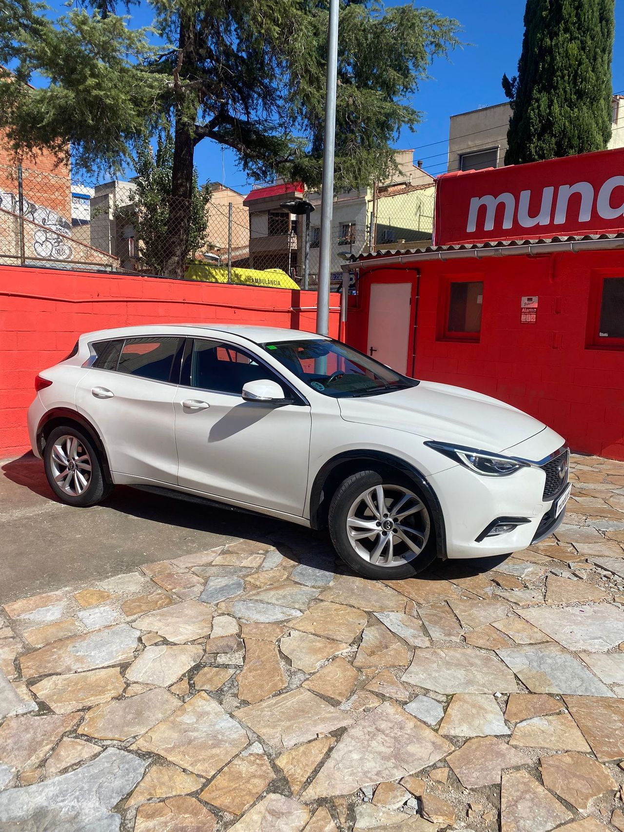 Foto Infiniti Q30 3