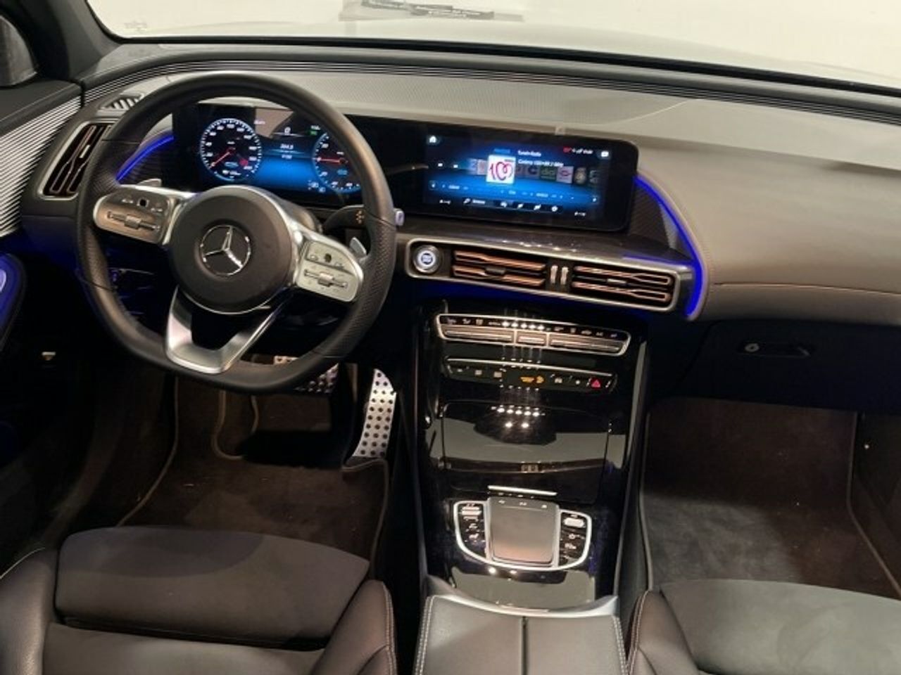 Foto Mercedes-Benz EQC 8