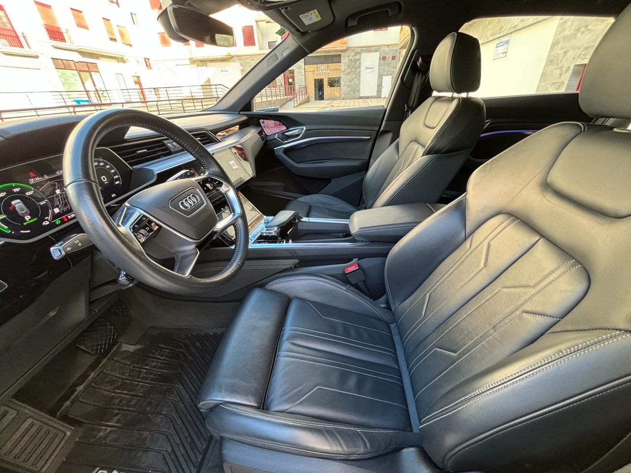 Foto Audi E-tron 10