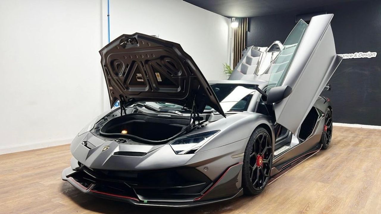 Foto Lamborghini Aventador 1