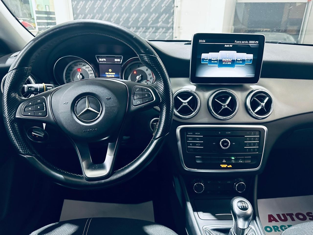Foto Mercedes-Benz Clase CLA 21