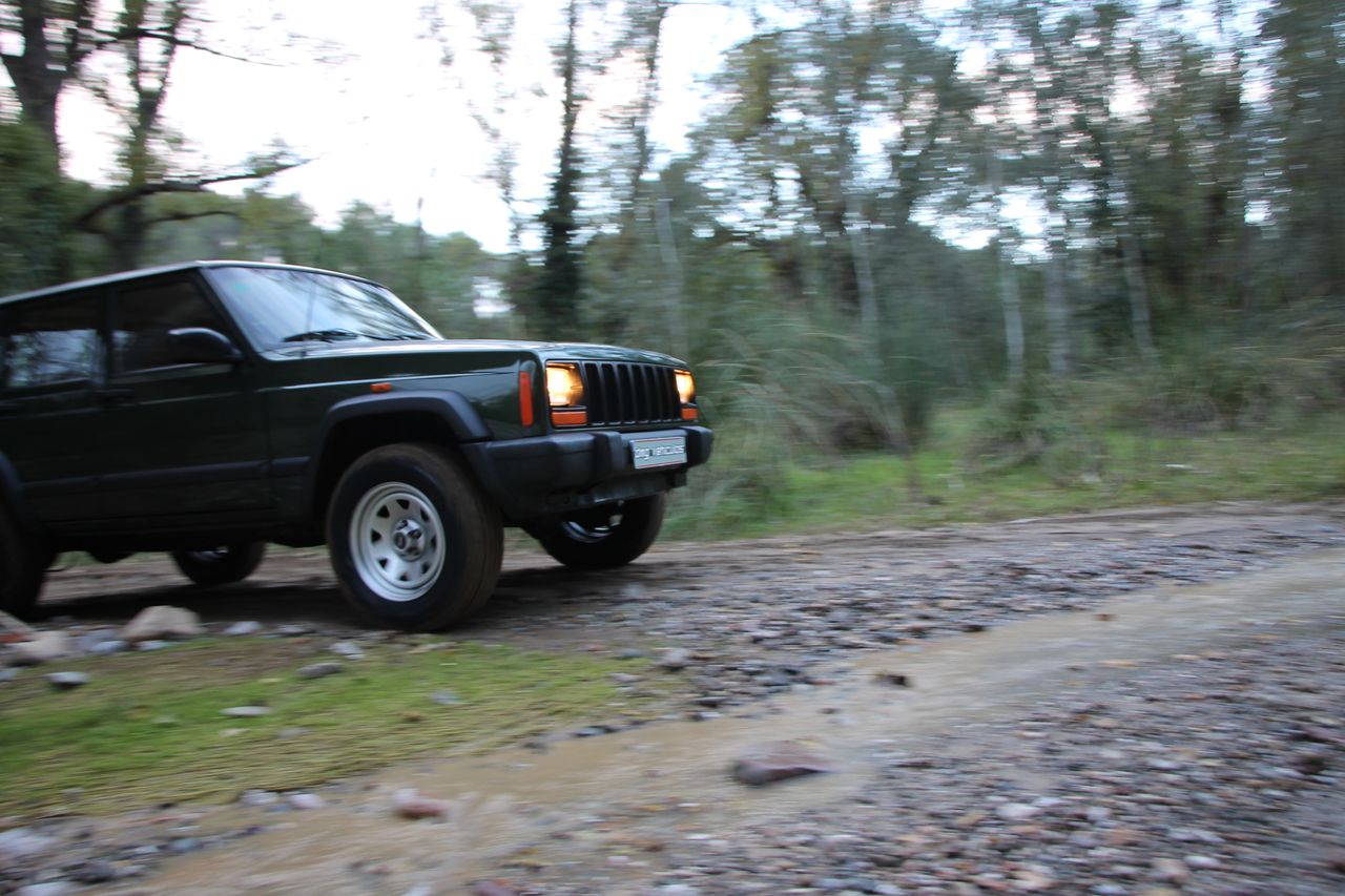 Foto Jeep Cherokee 38