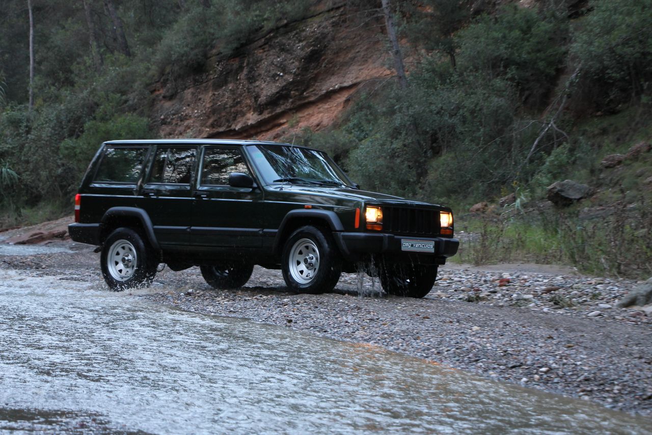 Foto Jeep Cherokee 60