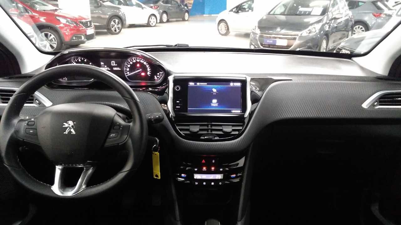 Foto Peugeot 208 12