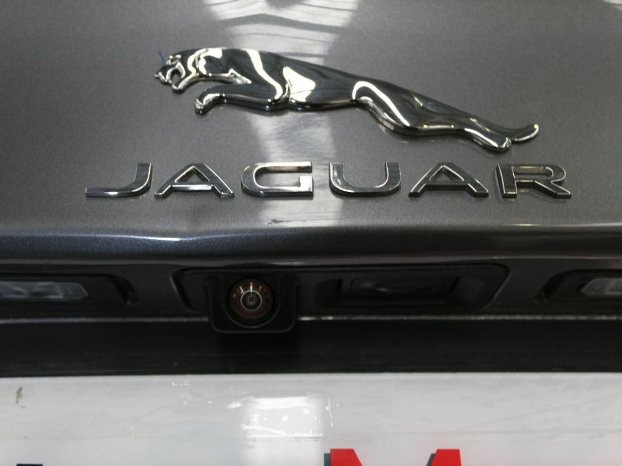 Foto Jaguar XE 8