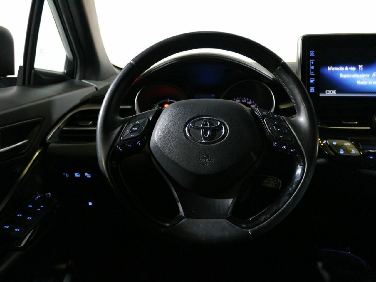Foto Toyota C-HR 15