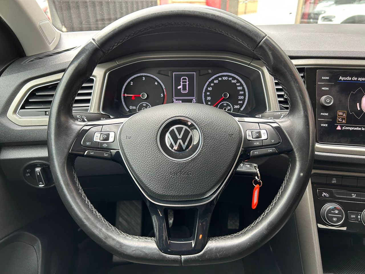 Foto Volkswagen T-Roc 11