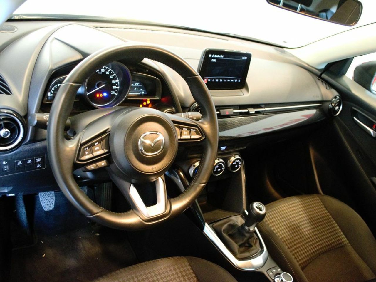 Foto Mazda Mazda2 15